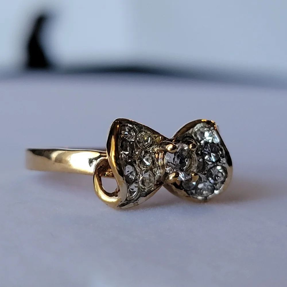 Vintage Bow Ring DAC Clear Diamond Like Stone Pave Gold Tone Size 6 ¼